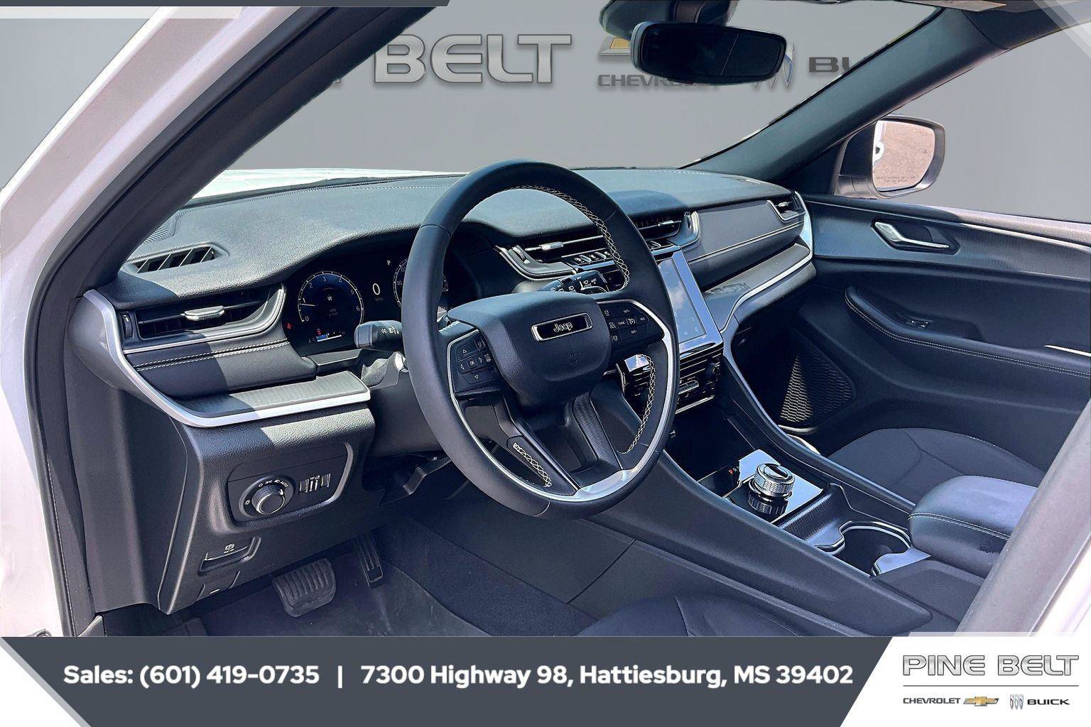 Used 2024 Jeep Grand Cherokee Laredo X RWD image 12