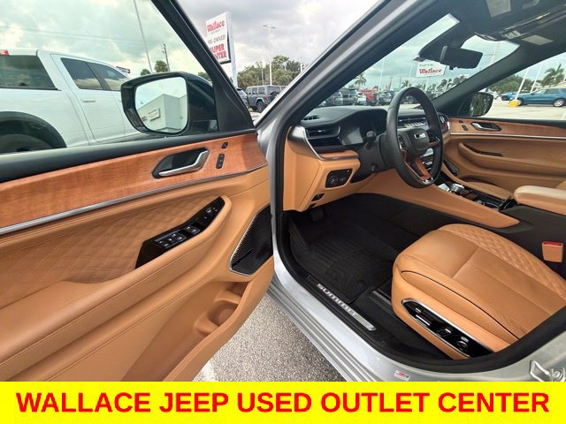 Used 2022 Jeep Grand Cherokee Summit AWD/4WD image 4