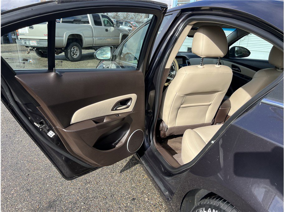 Used 2014 Chevrolet Cruze Diesel w/ Enhanced Safety Package FWD image 8