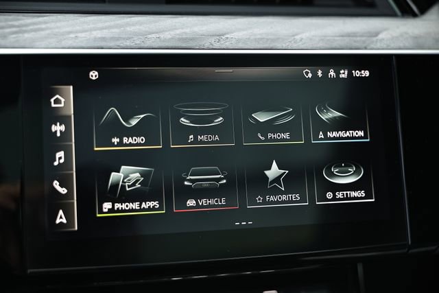 Used 2022 Audi e-tron Premium Plus image 35