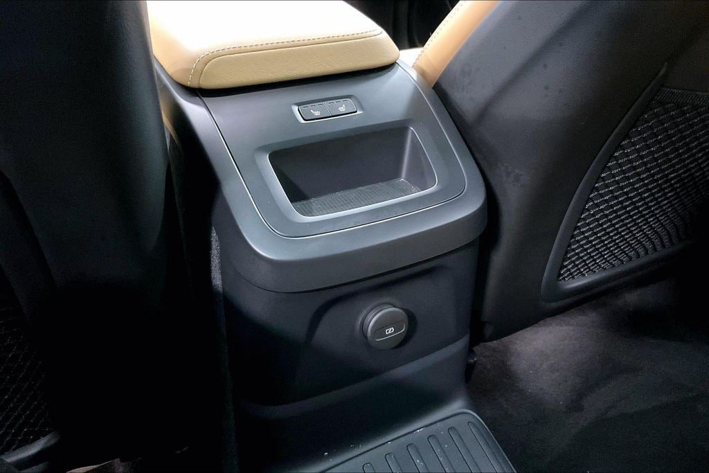 Certified 2024 Volvo XC60 T8 Ultimate w/ Protection Package Premier AWD/4WD image 11