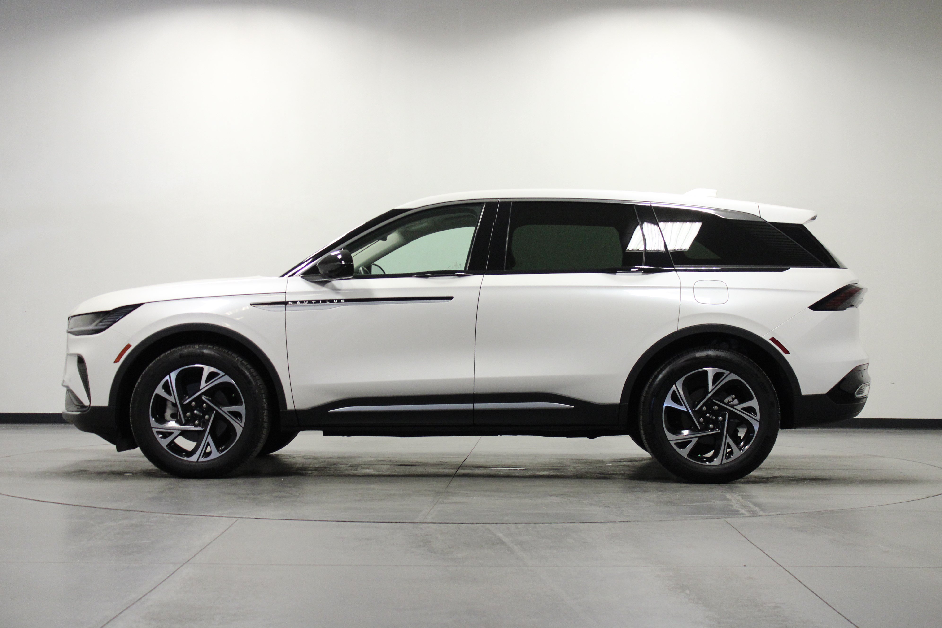 Used 2026 Lincoln Nautilus Premier AWD/4WD image 7