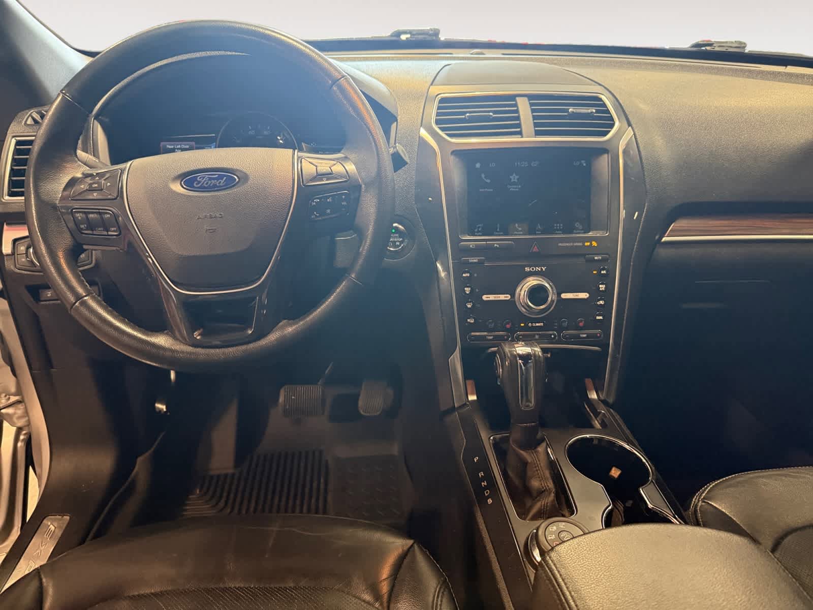 Used 2019 Ford Explorer Limited w/ Class III Trailer Tow Package image 11