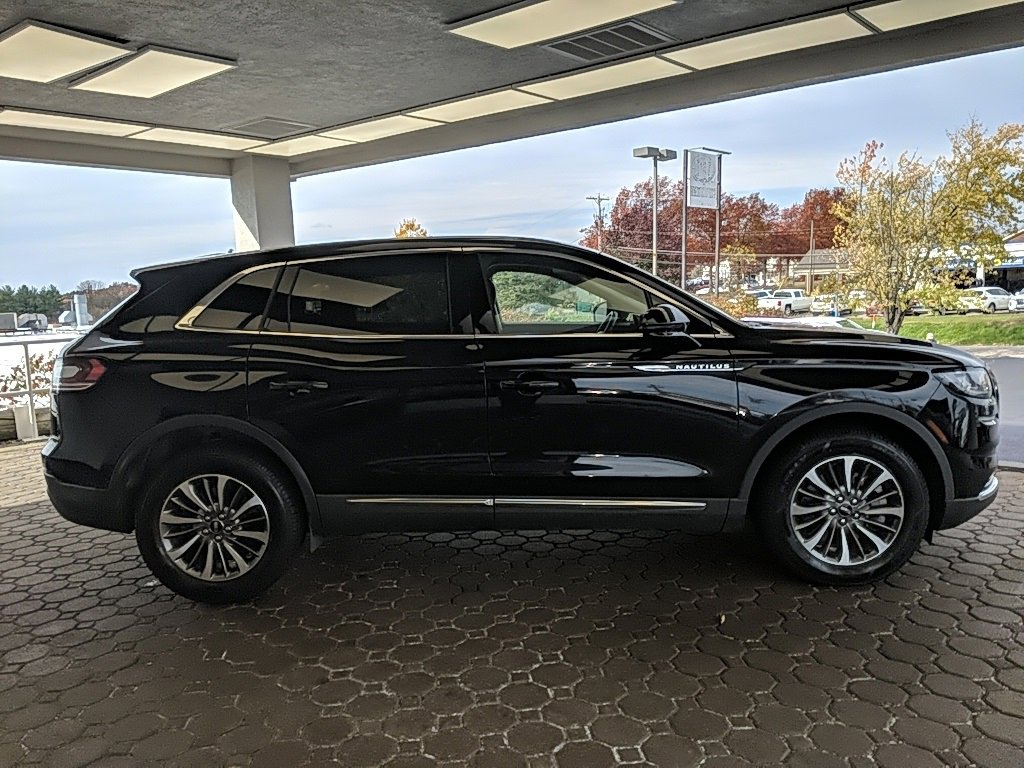 Certified 2022 Lincoln Nautilus AWD w/ Premium Package image 4