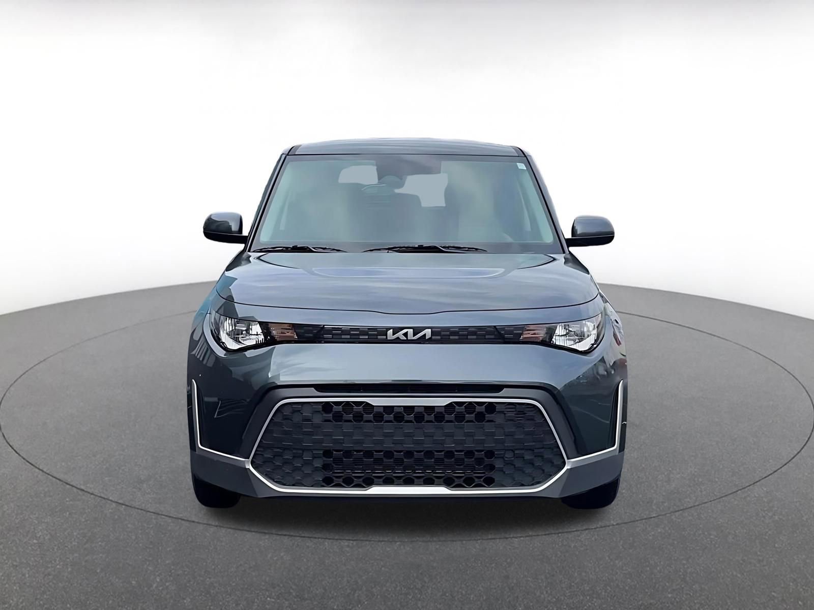 Used 2025 Kia Soul LX w/ LX Technology Package image 4