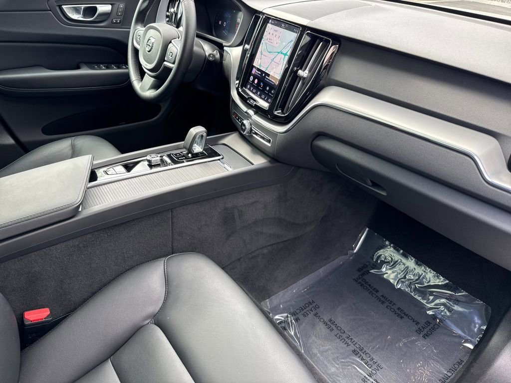 Certified 2025 Volvo XC60 B5 Core image 15