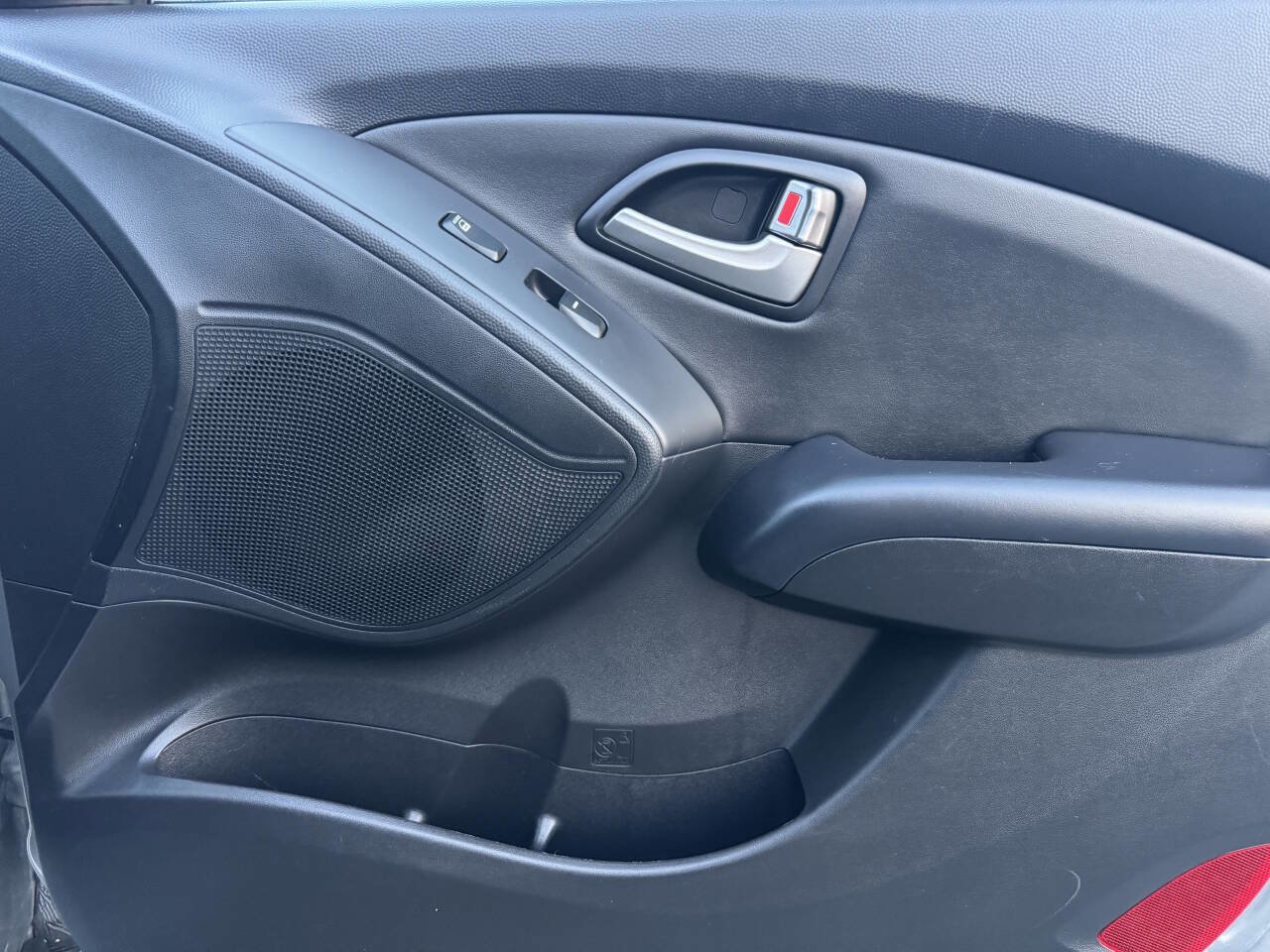 Used 2011 Hyundai Tucson Limited image 35