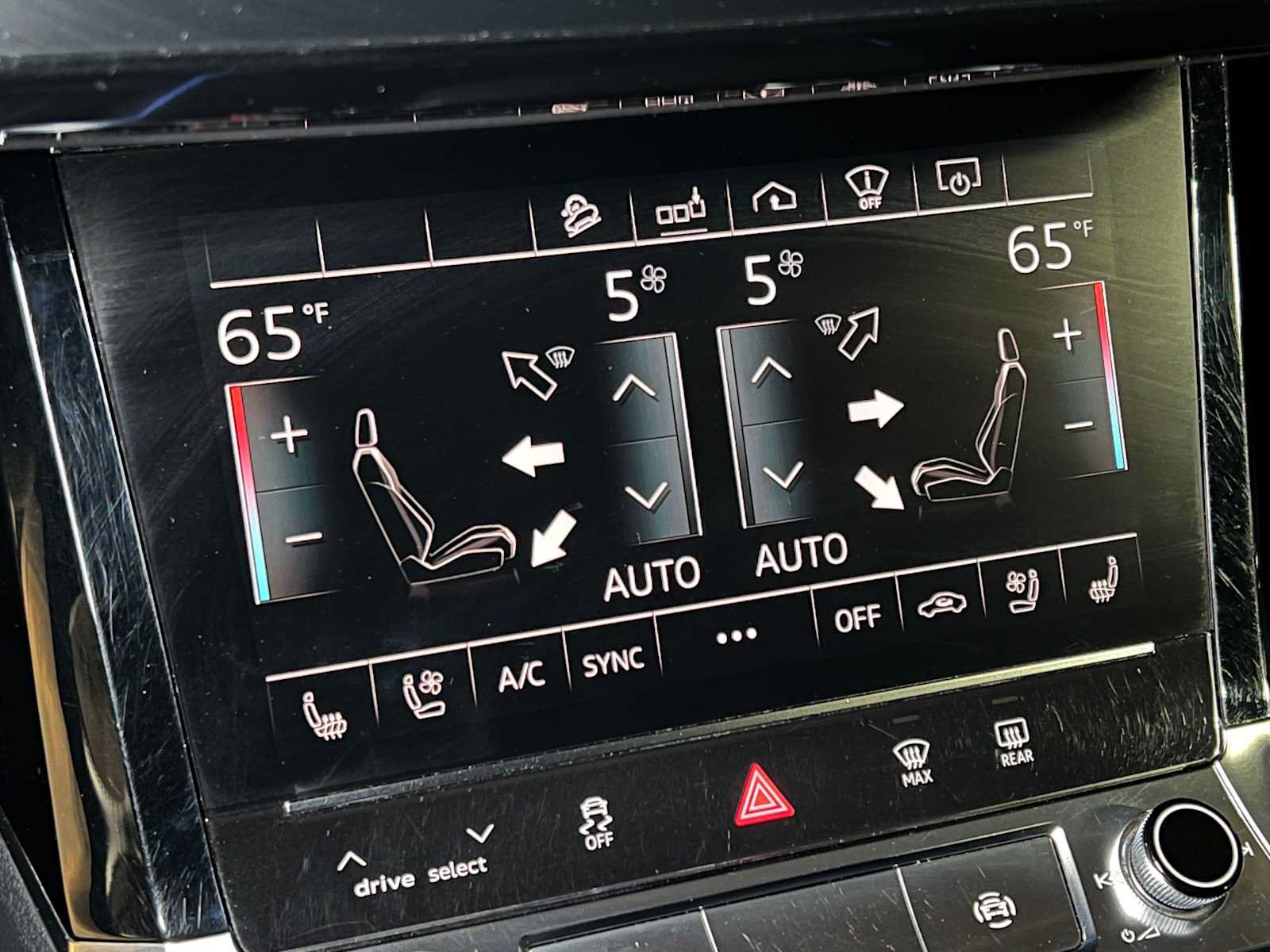 Used 2019 Audi e-tron Prestige w/ Prestige Package AWD/4WD image 46