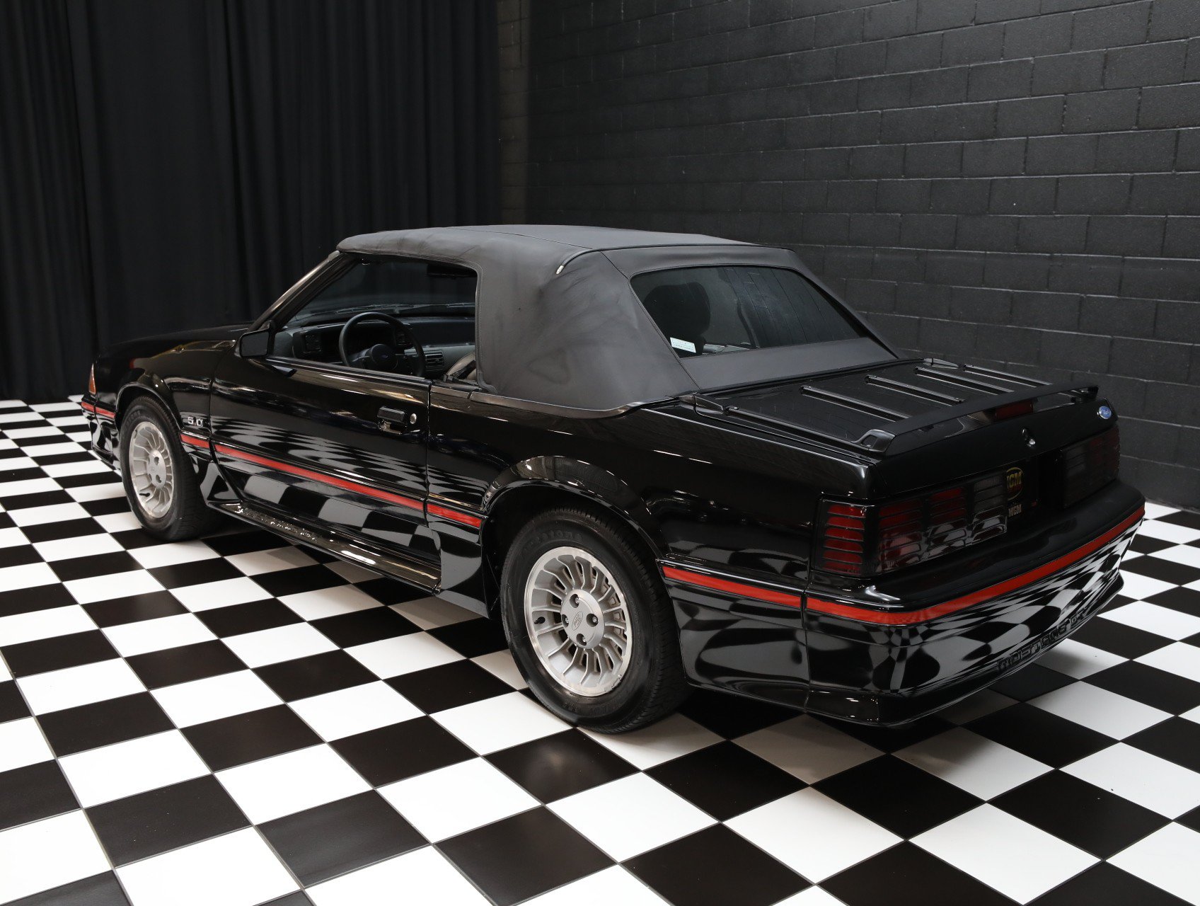 Used 1987 Ford Mustang GT RWD image 8