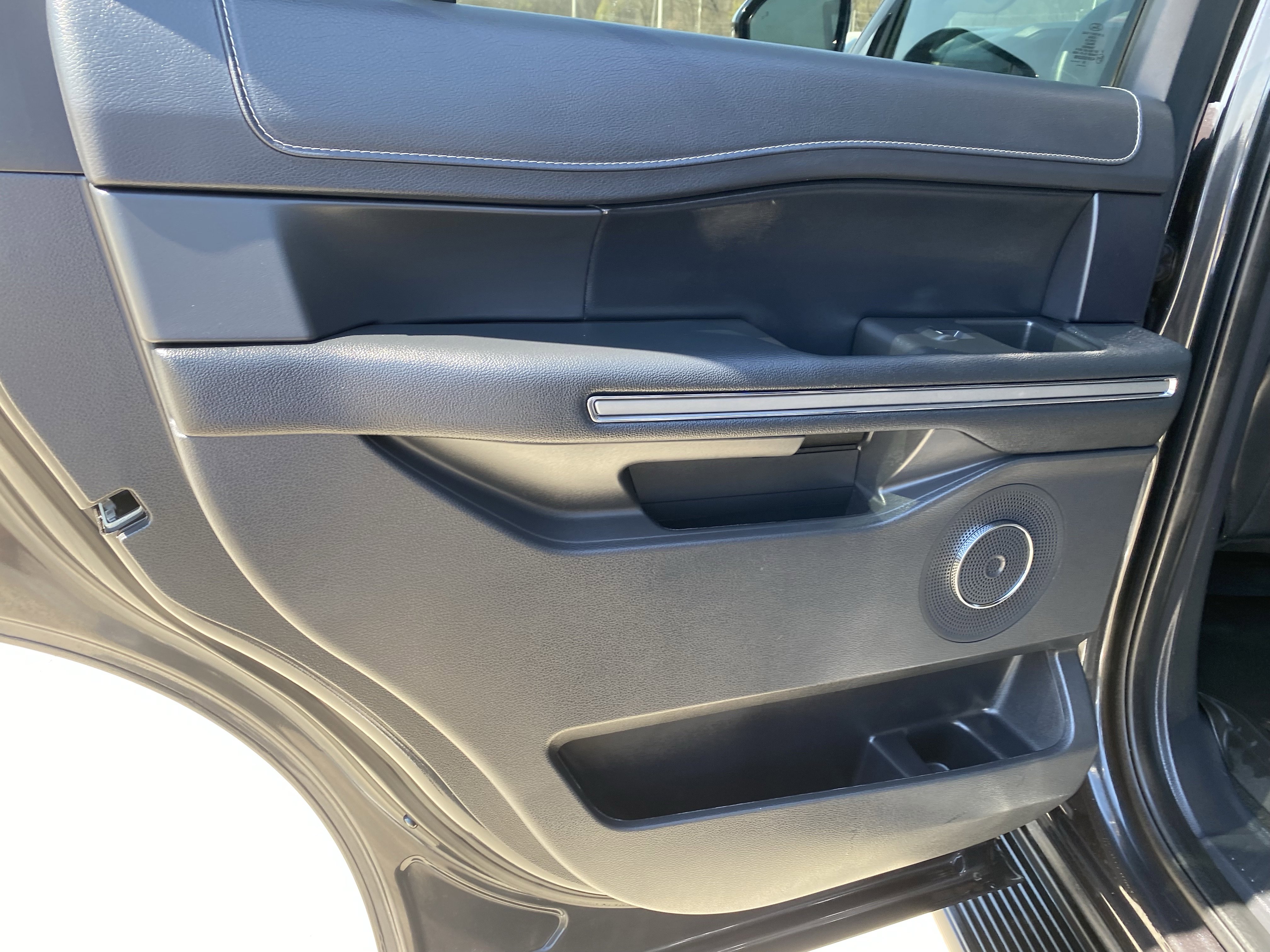 Used 2024 Ford Expedition XLT image 17