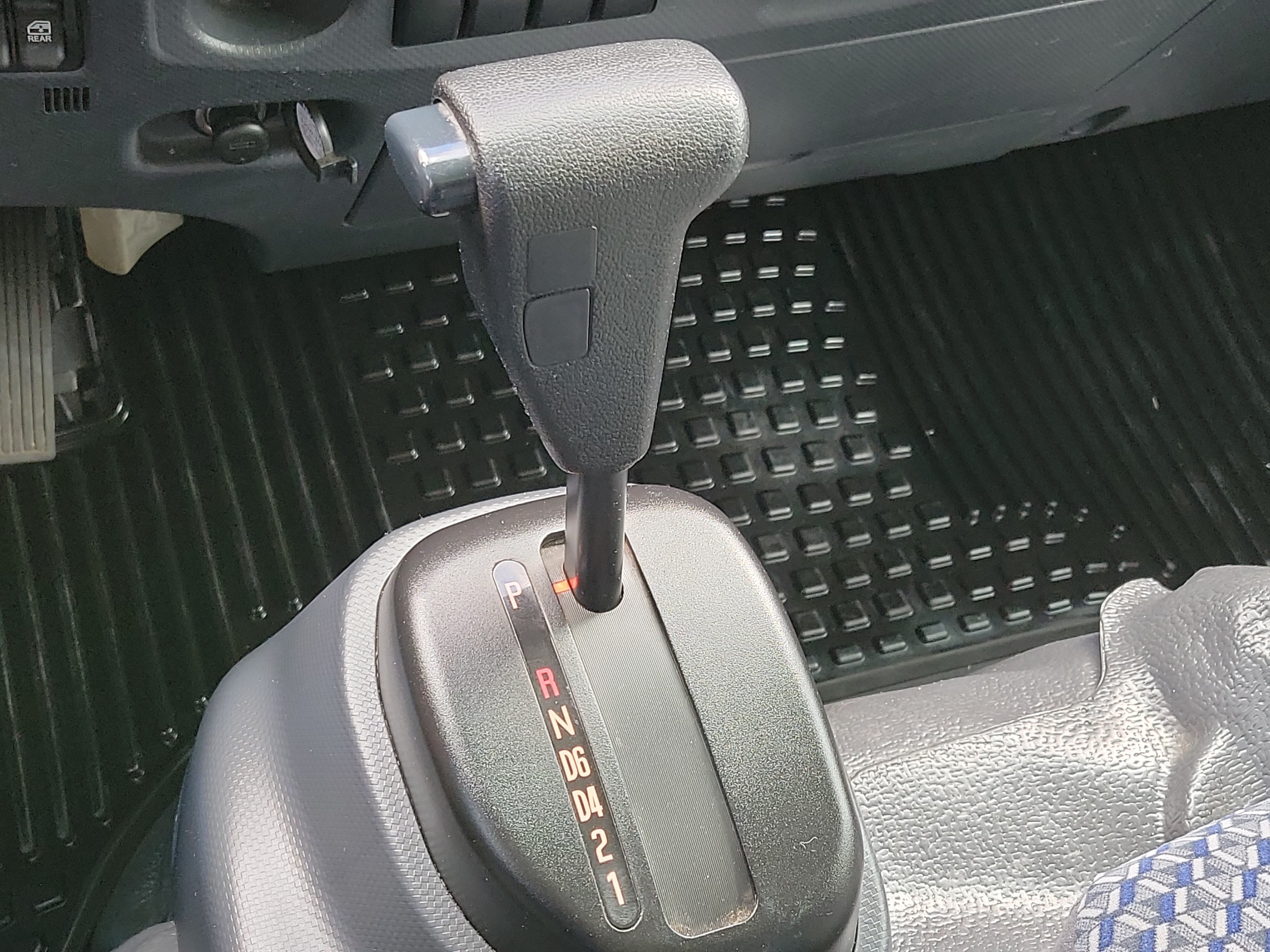 Used 2024 Isuzu NPR RWD image 36