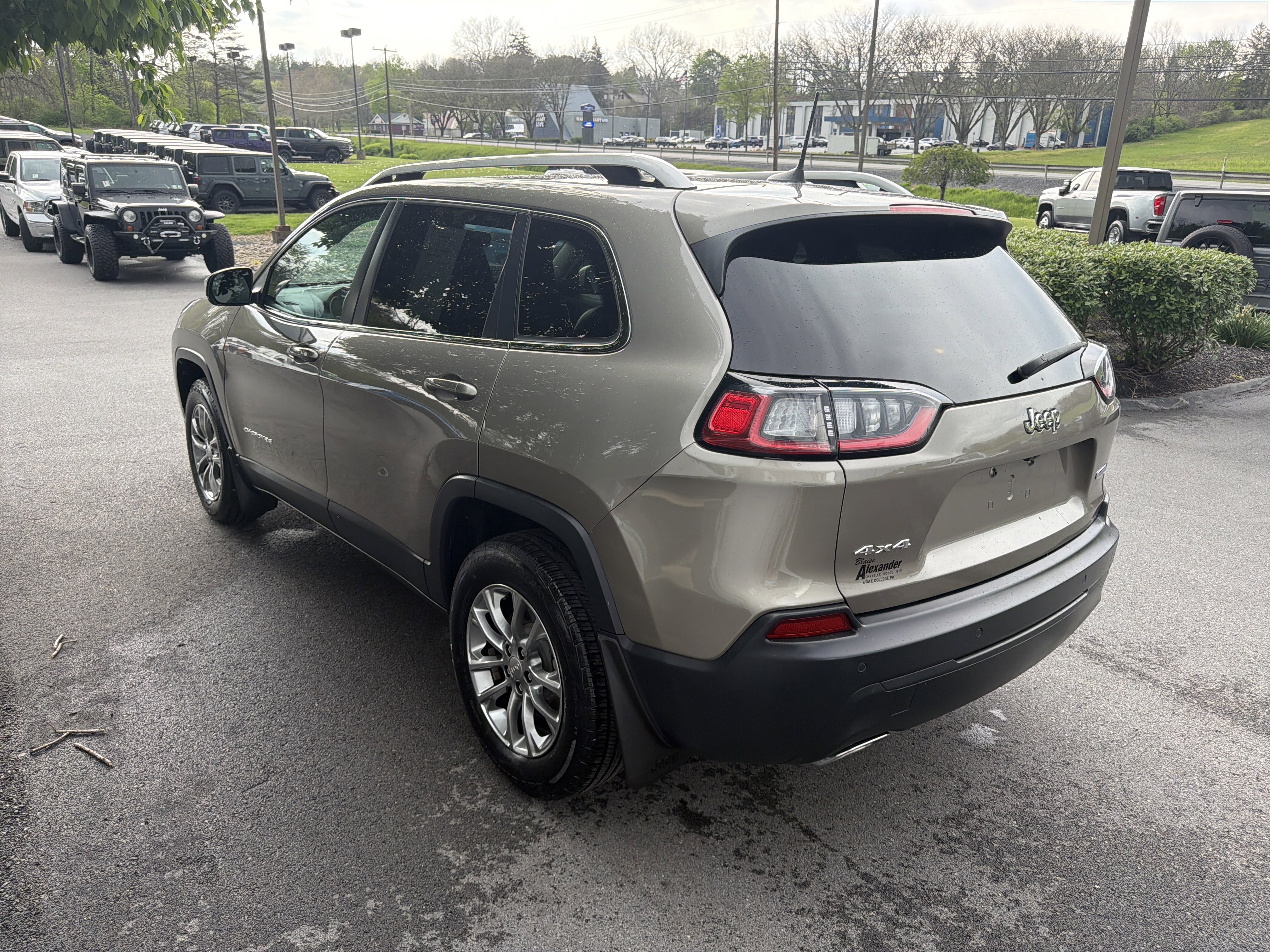 Used 2019 Jeep Cherokee Latitude Plus w/ Comfort/Convenience Group AWD/4WD image 8