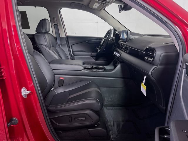 Certified 2025 Honda Pilot Touring image 9