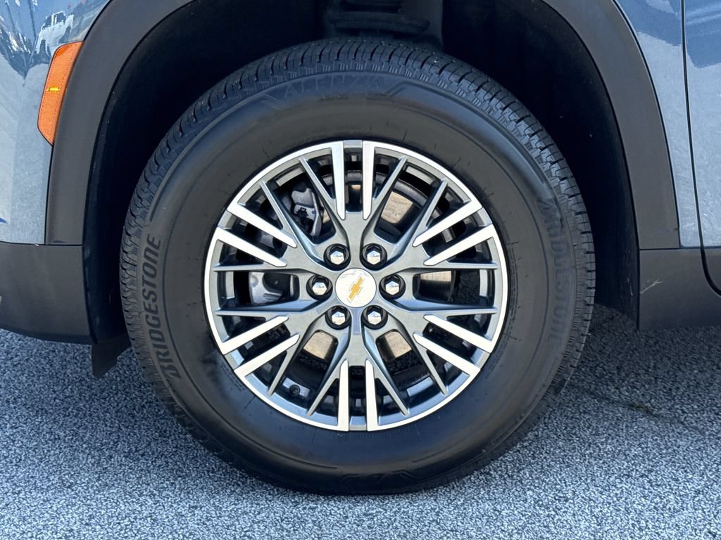 Used 2025 Chevrolet Traverse LT FWD image 30