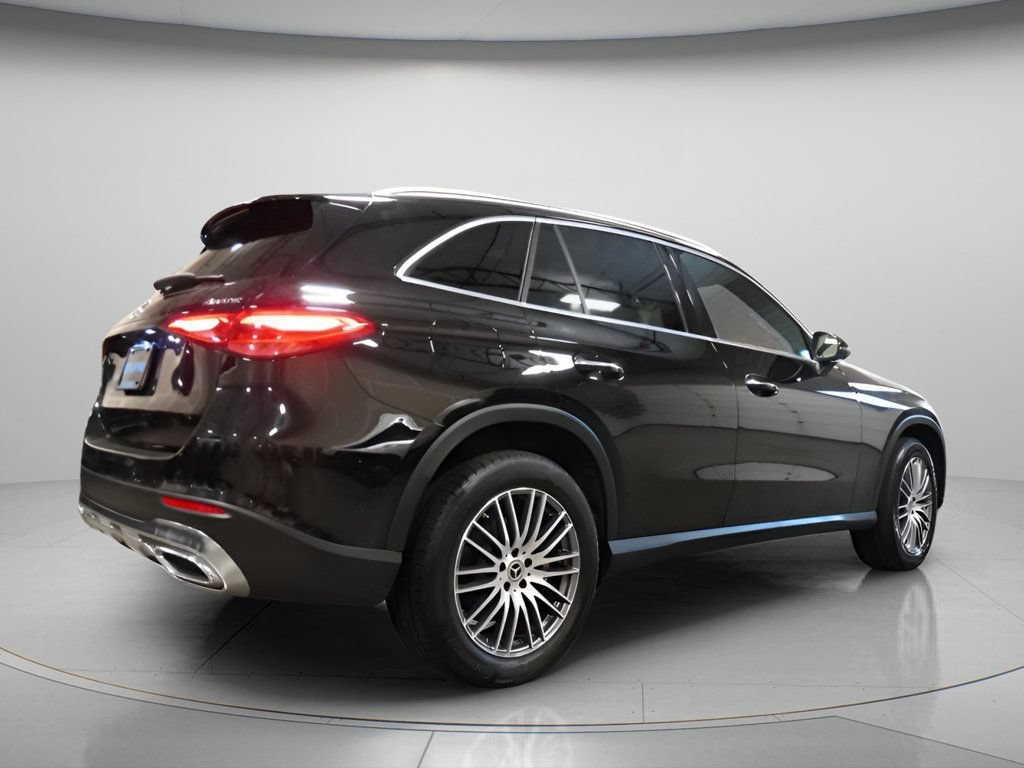 Used 2024 Mercedes-Benz GLC 300 4MATIC image 4