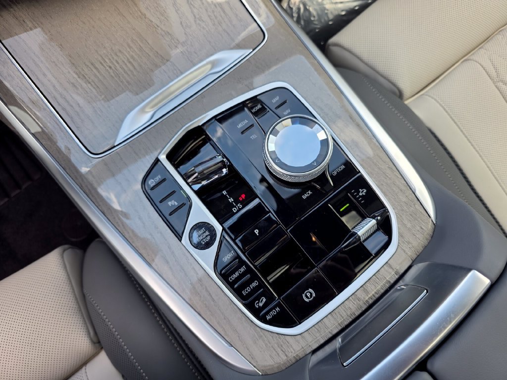 New 2027 BMW X7 M60i AWD/4WD image 16