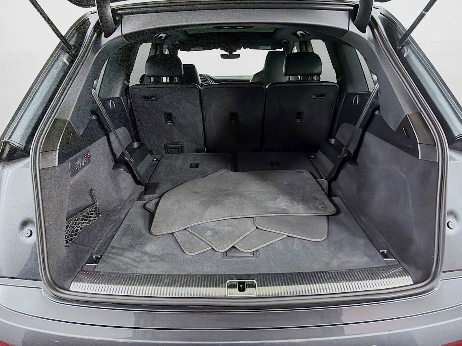 Used 2023 Audi SQ7 Premium Plus w/ Towing Package image 26