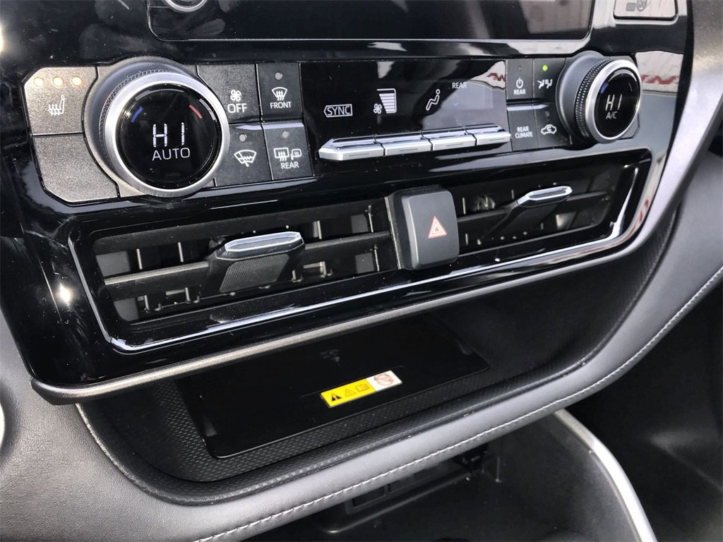 Used 2024 Toyota Highlander XLE image 19