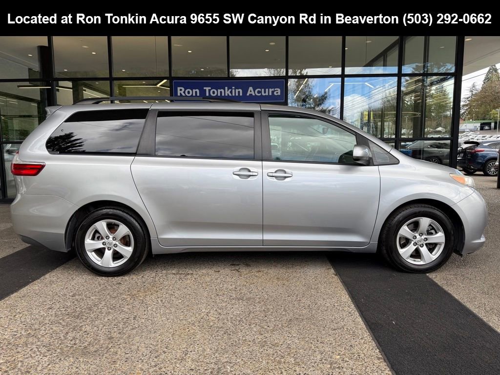 Used 2017 Toyota Sienna LE image 8