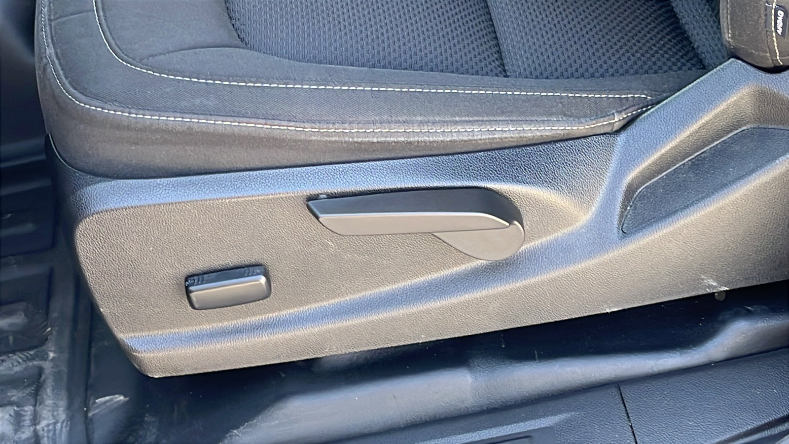 Used 2022 Chevrolet Colorado LT w/ Fleet Safety Package image 11