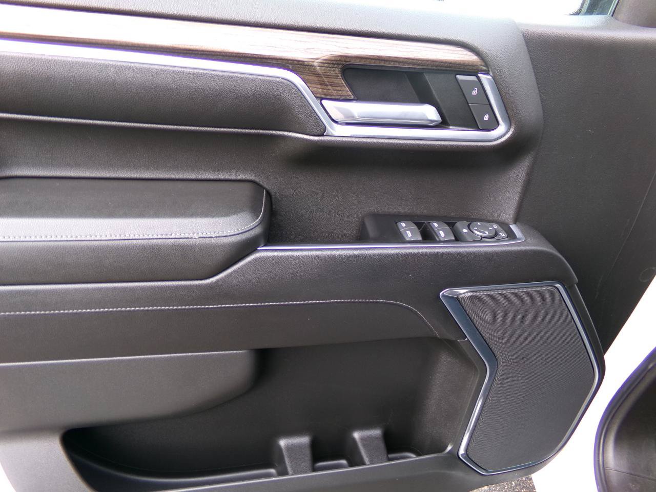 Used 2022 Chevrolet Silverado 1500 LT AWD/4WD image 9