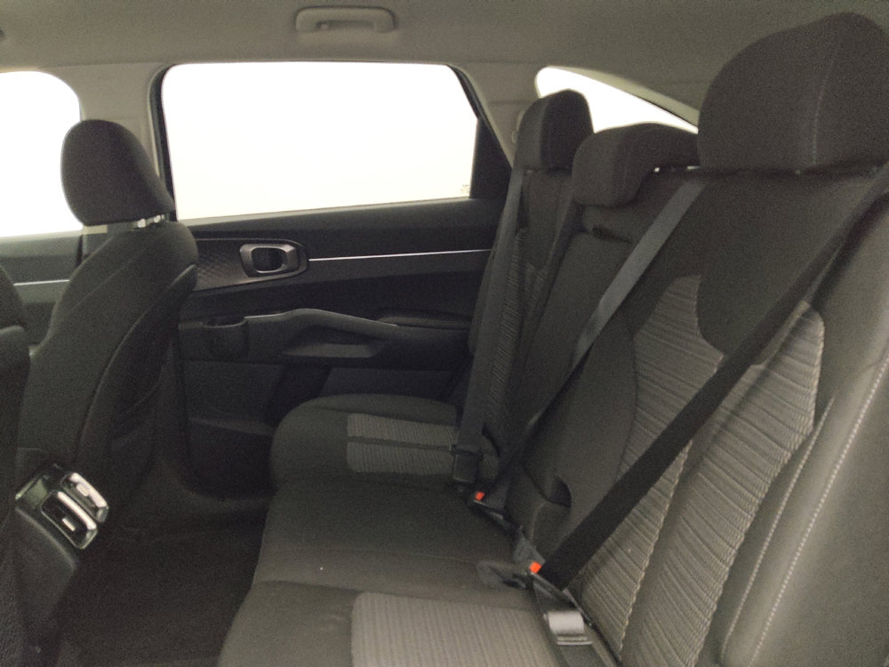 Used 2023 Kia Sorento LX image 18