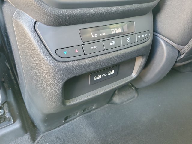 Used 2023 Honda Pilot Touring image 17