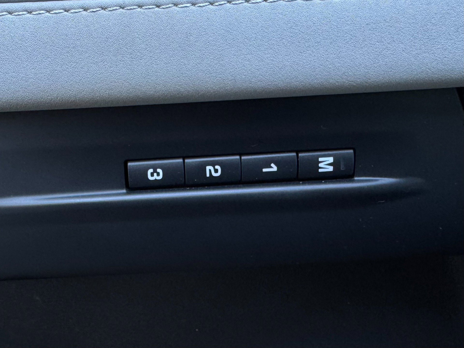 Used 2020 Land Rover Range Rover Evoque R-Dynamic SE image 99