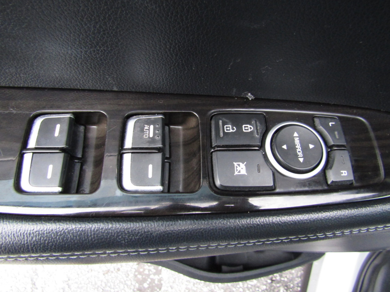 Used 2019 Kia Sorento LX image 11