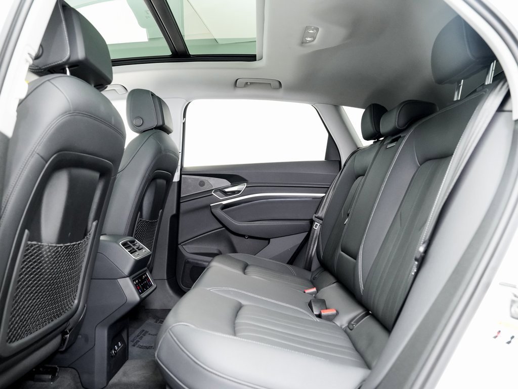 Used 2024 Audi Q8 e-tron Premium Plus image 23