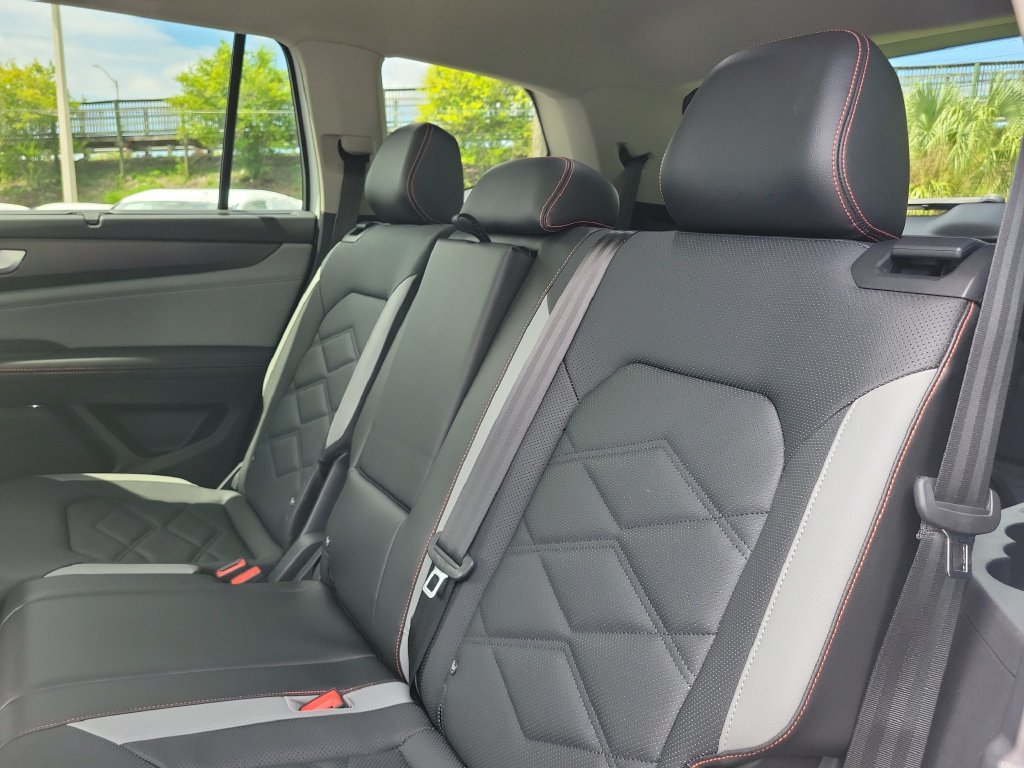 Certified 2024 Volkswagen Atlas Peak Edition SEL AWD/4WD image 12