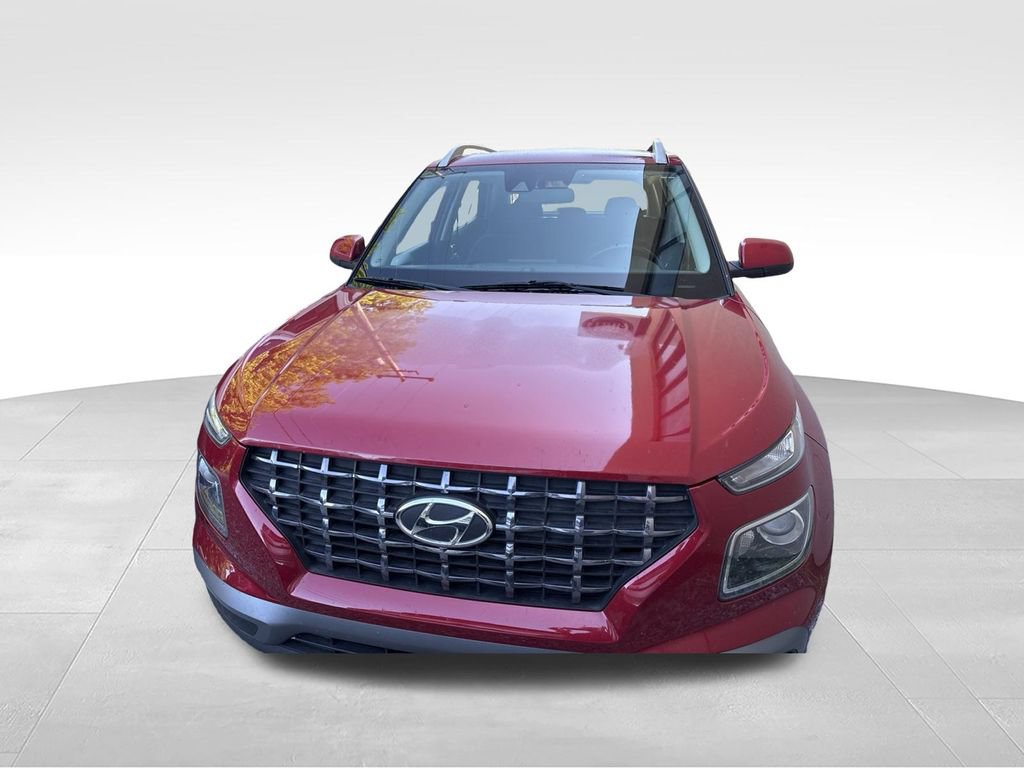 Used 2021 Hyundai Venue SEL FWD image 2