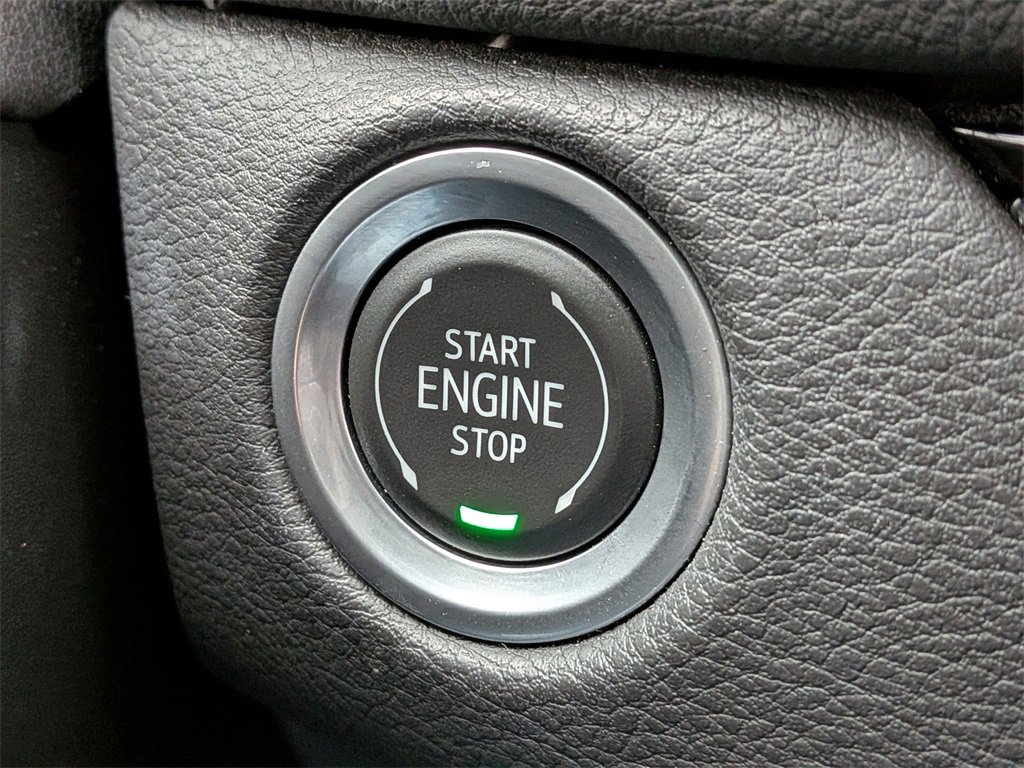 Certified 2025 Cadillac XT4 Premium Luxury image 31