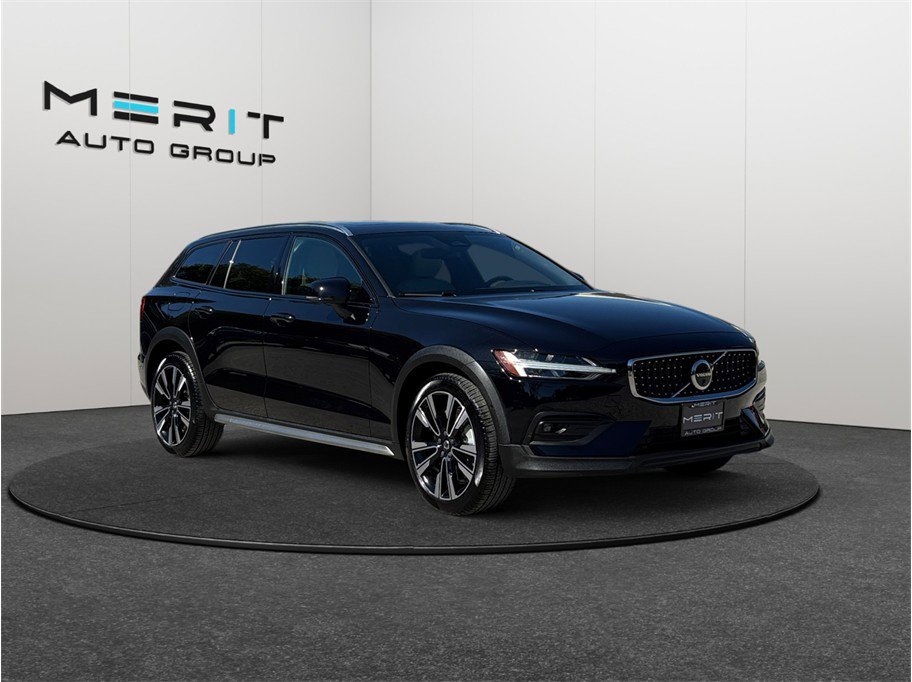 Used 2024 Volvo V60 B5 Cross Country Ultimate w/ Climate Package AWD/4WD video 1