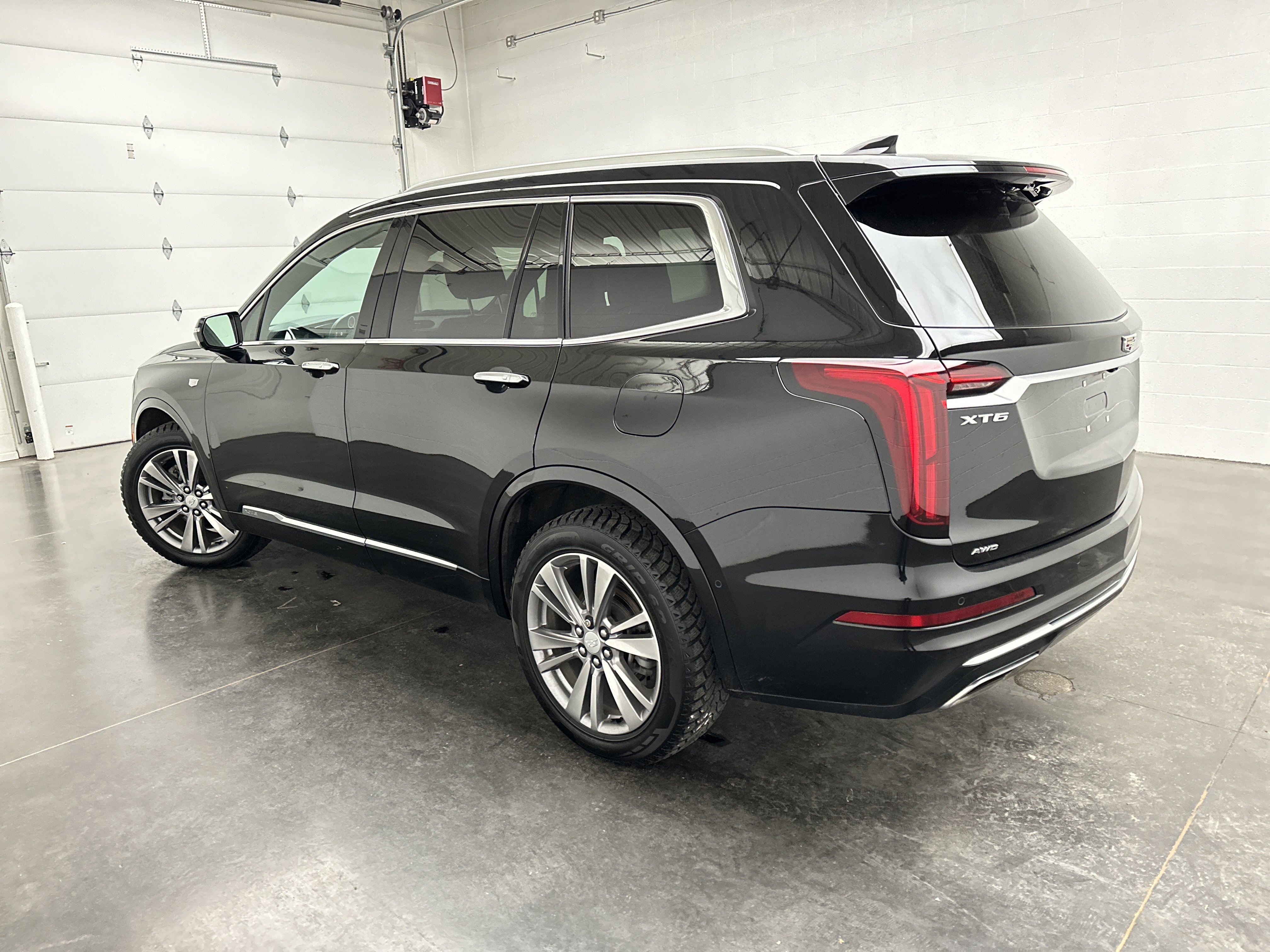 Used 2024 Cadillac XT6 Premium Luxury w/ Technology Package image 7