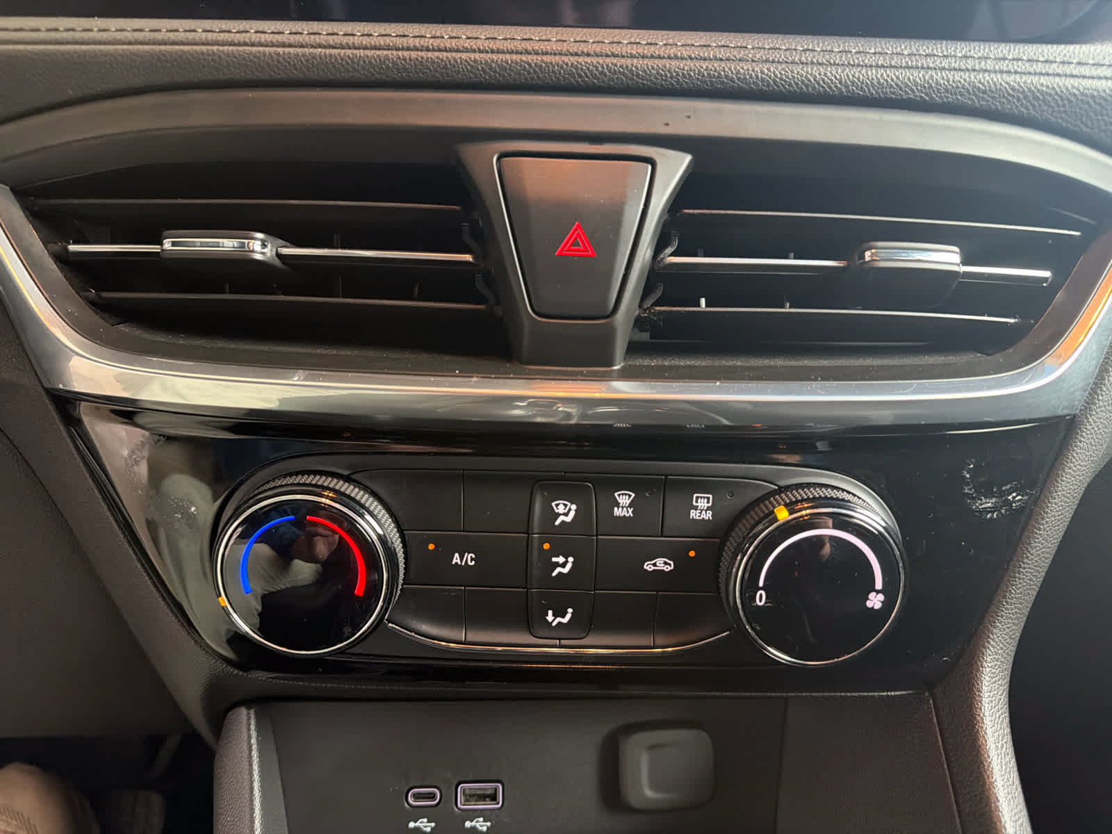 Used 2024 Buick Encore GX Sport Touring FWD image 20