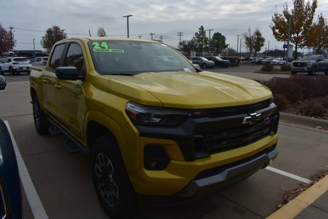 Used 2023 Chevrolet Colorado Z71 w/ Z71 Convenience Package 2 image 3