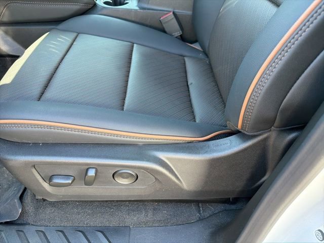 Used 2026 GMC Canyon AT4 w/ Technology Plus Package AWD/4WD image 8
