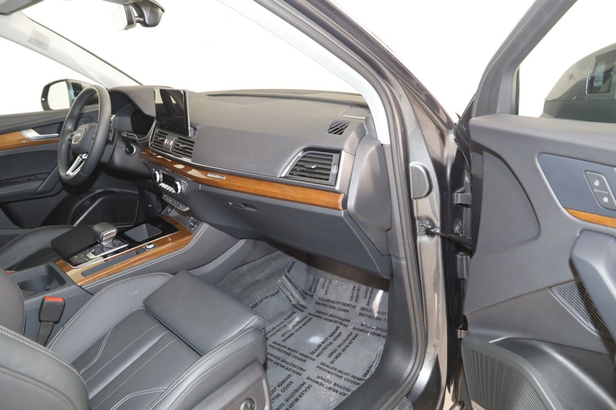 Used 2024 Audi Q5 e Premium Plus w/ Premium Plus Package image 44
