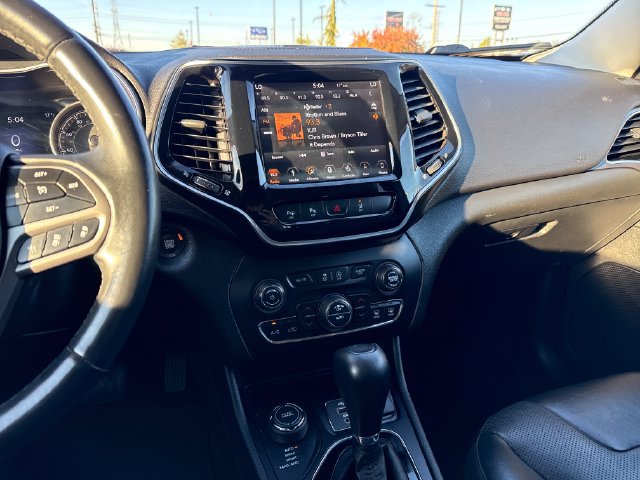 Used 2019 Jeep Cherokee Limited w/ Technology Group AWD/4WD image 19