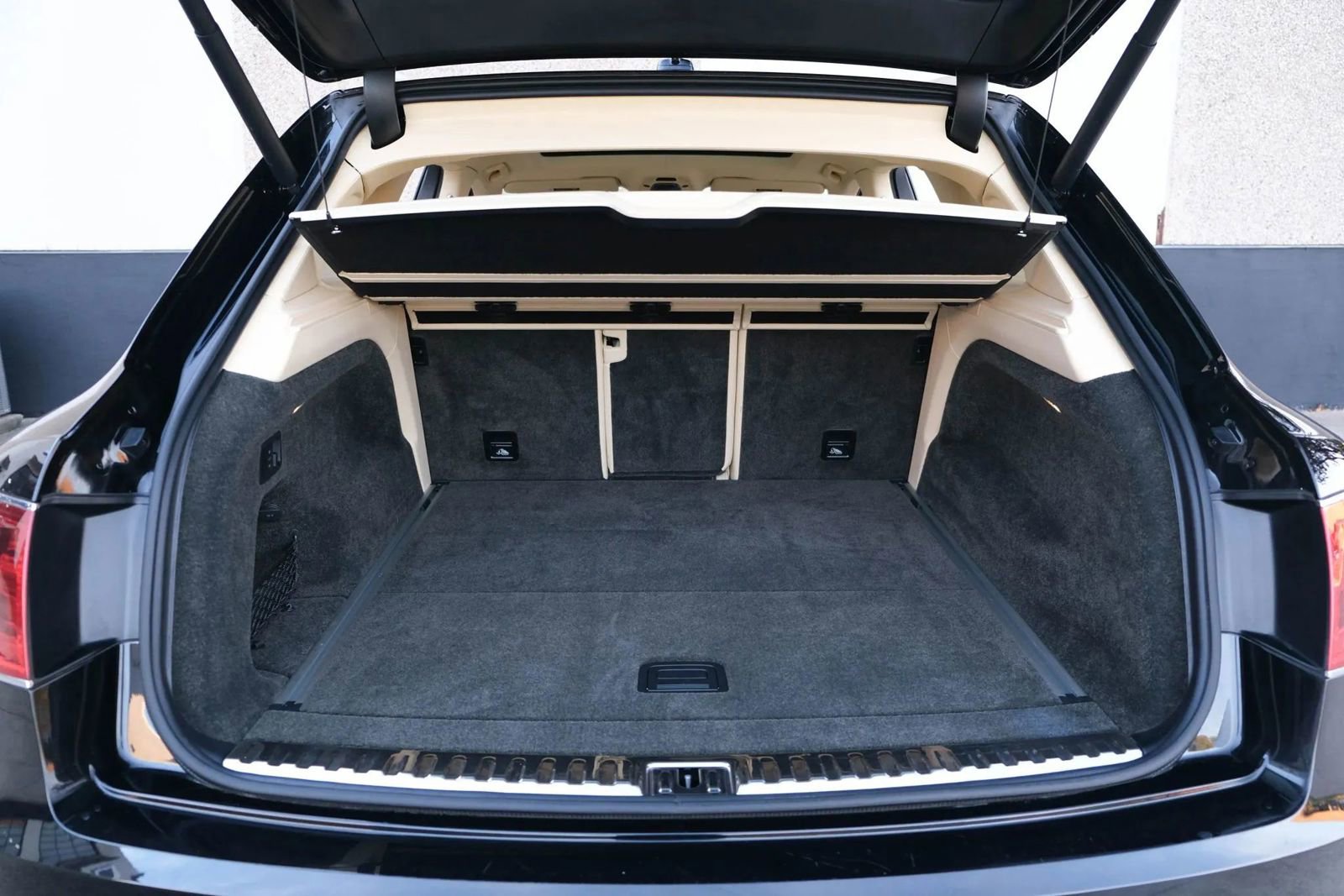 Used 2018 Bentley Bentayga image 29