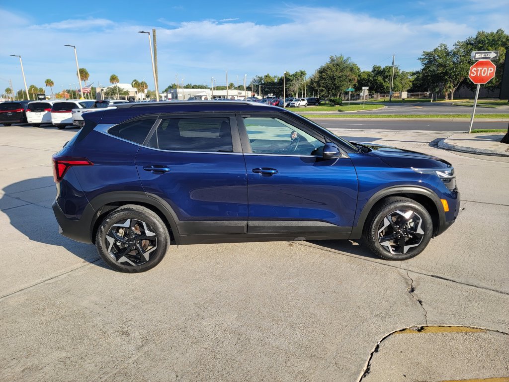 Used 2024 Kia Seltos EX AWD/4WD image 6