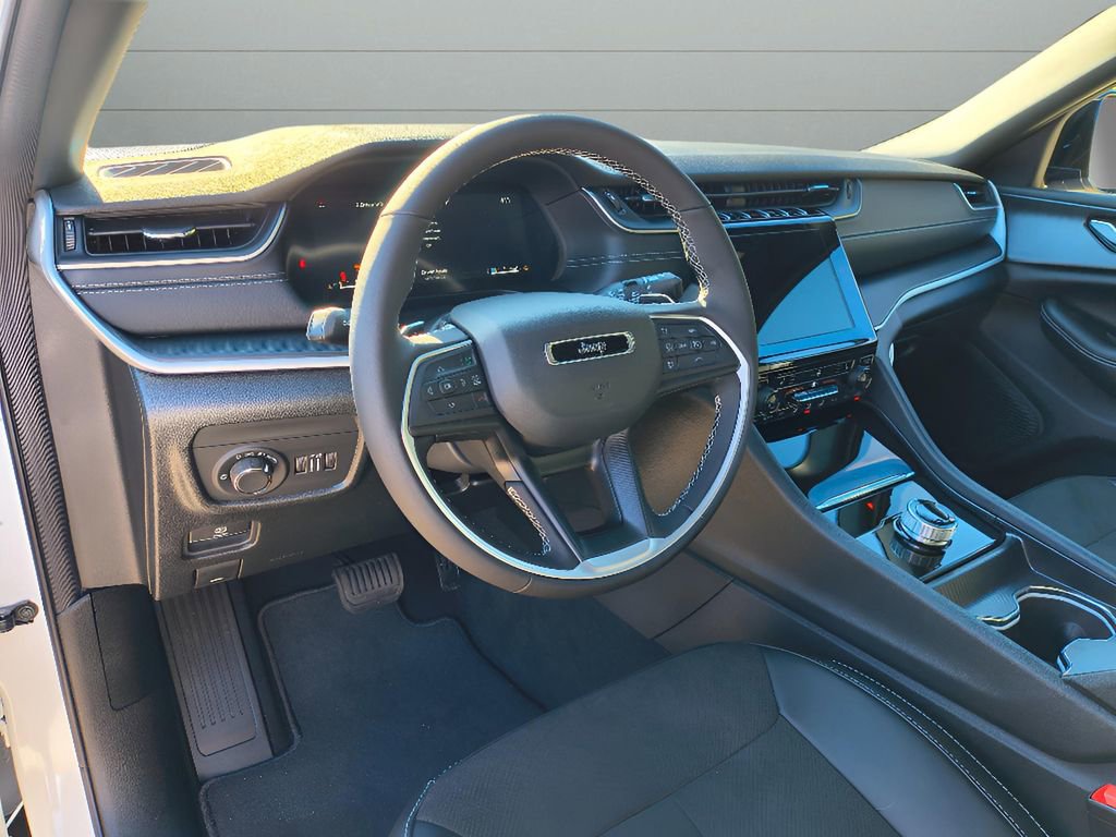 New 2025 Jeep Grand Cherokee Altitude image 17