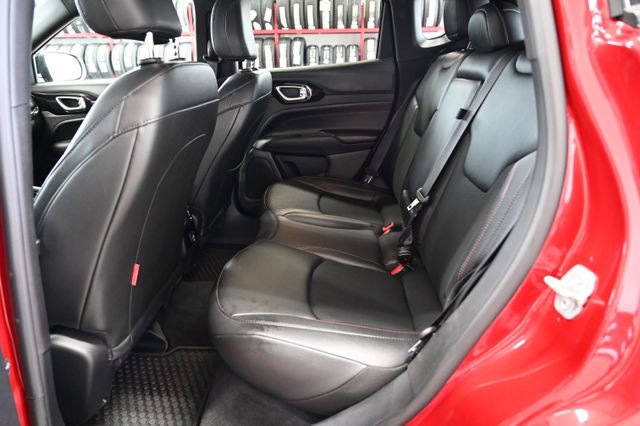 Used 2025 Jeep Compass Trailhawk AWD/4WD image 12
