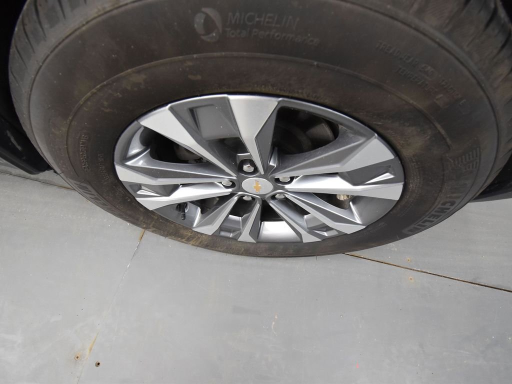 Used 2025 Chevrolet Equinox LT AWD/4WD image 9
