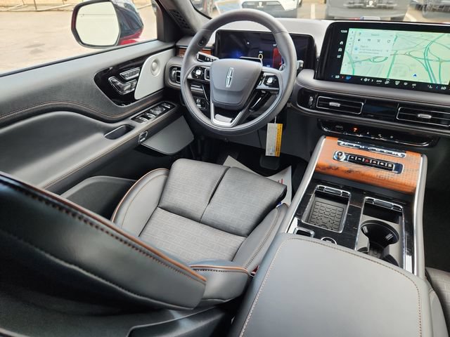 New 2025 Lincoln Aviator Black Label w/ Jet Appearance Package AWD/4WD image 10
