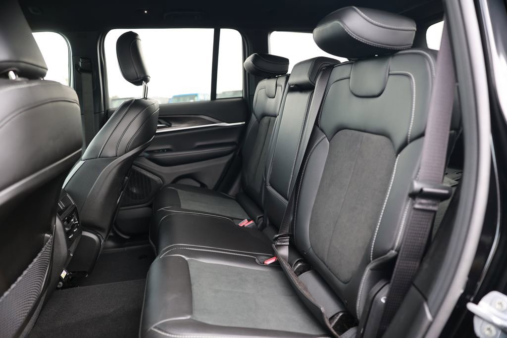 New 2026 Jeep Grand Cherokee Laredo image 28