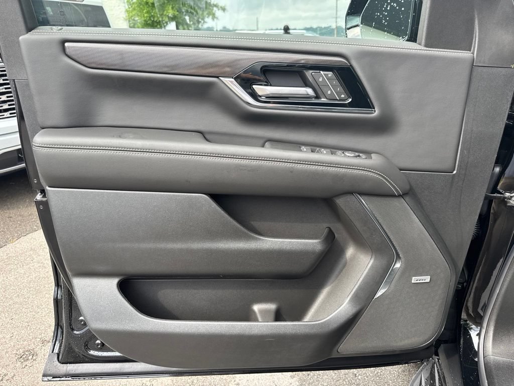 New 2026 GMC Yukon XL Elevation w/ Elevation Premium Package AWD/4WD image 11