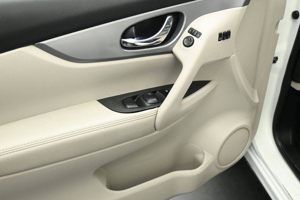 Used 2020 Nissan Rogue Sport SL w/ Premium Package FWD image 10