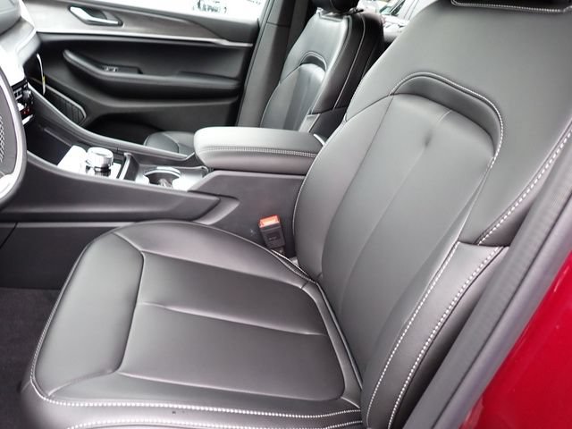 New 2025 Jeep Grand Cherokee Limited w/ Black Appearance Package AWD/4WD image 11